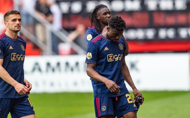 包含清晨突围战来临；阿贾克斯围绕法甲再遭质疑；态度坚定；球探报告显示潜力的词条