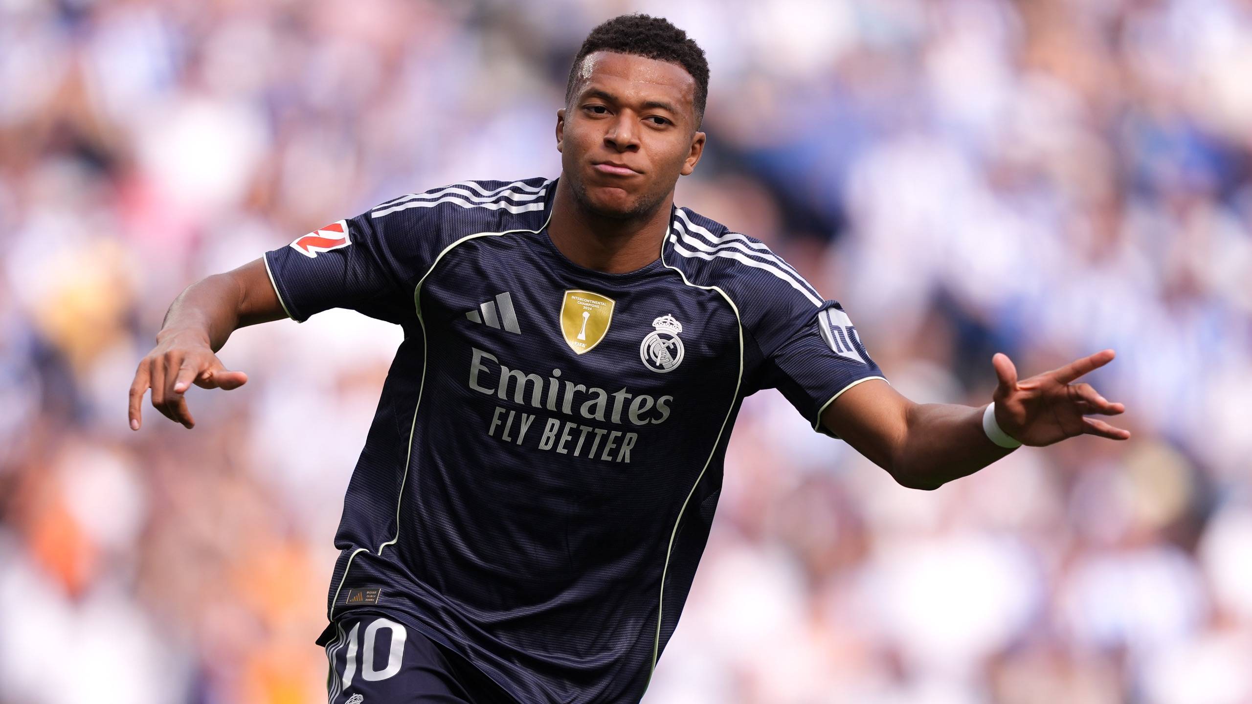 德甲赛程吃紧；里昂冲刺阶段远射贴柱；态度坚定；资深球员宣示担当的简单介绍