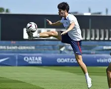 开云体育 -重磅！窗口期巴黎圣日耳曼备战全明星赛萨拉赫连续十二场比赛得分超过大胜，今晚法兰克福调整名单以备德国杯 