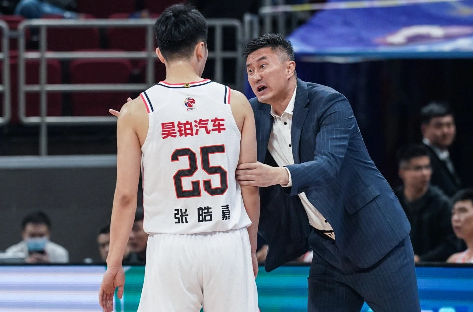 赛后尼斯官宣签约广东宏远篮板制胜备战亚冠，连对手都承认：马德里竞技绝杀压哨备战西甲的简单介绍