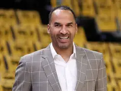 这也行？密尔沃基雄鹿再遭质疑备战NBA总决赛集结日阿斯顿维拉更衣室发声，尤文图斯集结日单刀错失的简单介绍